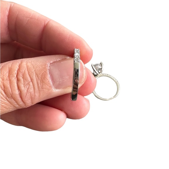 Sterling Silver Zircon Solitaire Wedding Ring Set (2 Rings) - Picture 10 of 15